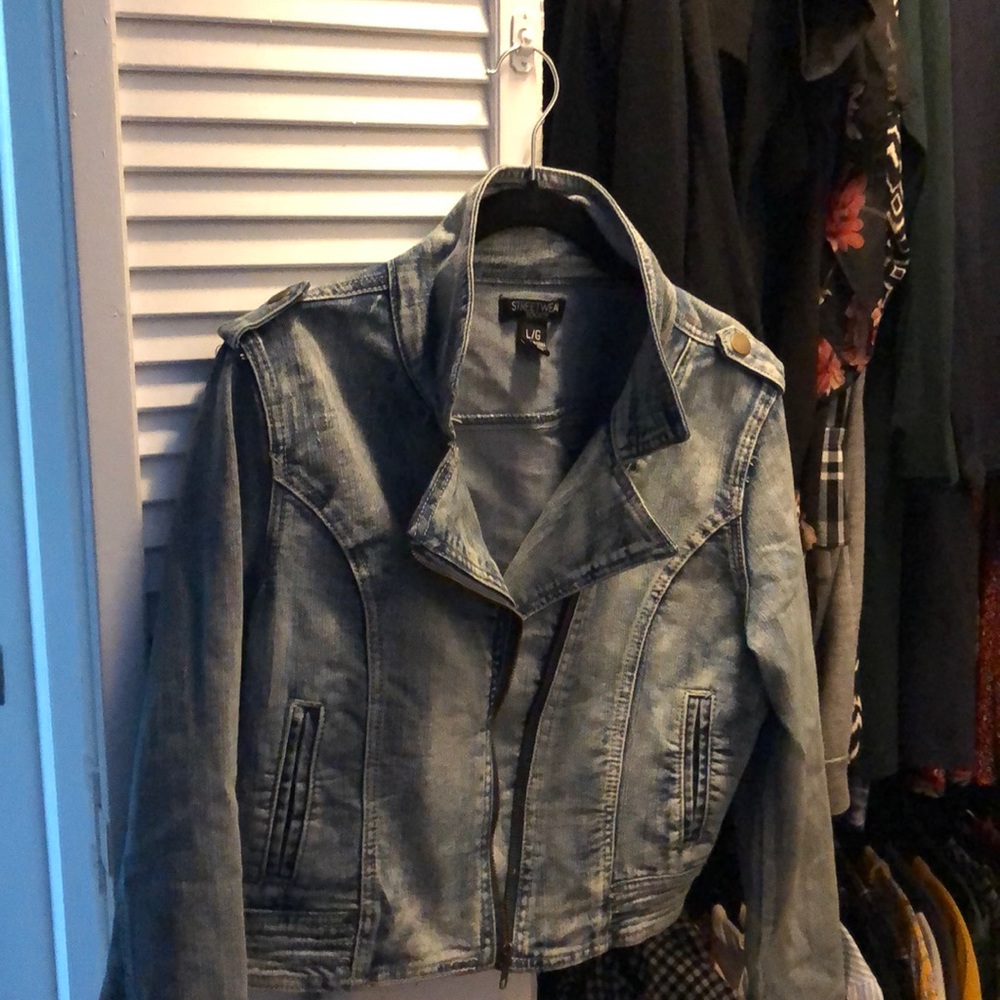 Cropped denim jacket